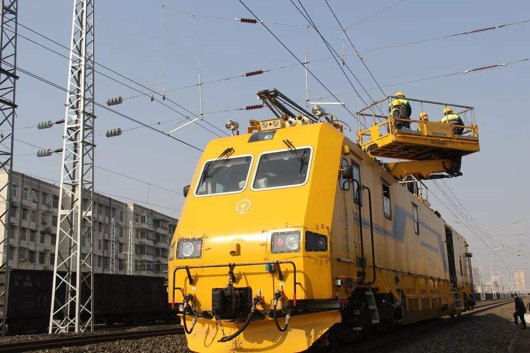 接觸網(wǎng)作業(yè)車箱體梁構架振動時效處理